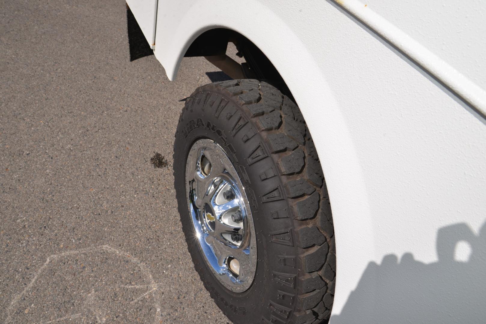 2015 White /Grey Chevrolet Silverado 2500HD Service Body with an 6.0 Liter V8 engine, Automatic transmission, located at 4562 State Avenue, Billings, MT, 59101, (406) 896-9833, 45.769516, -108.526772 - Photo#11